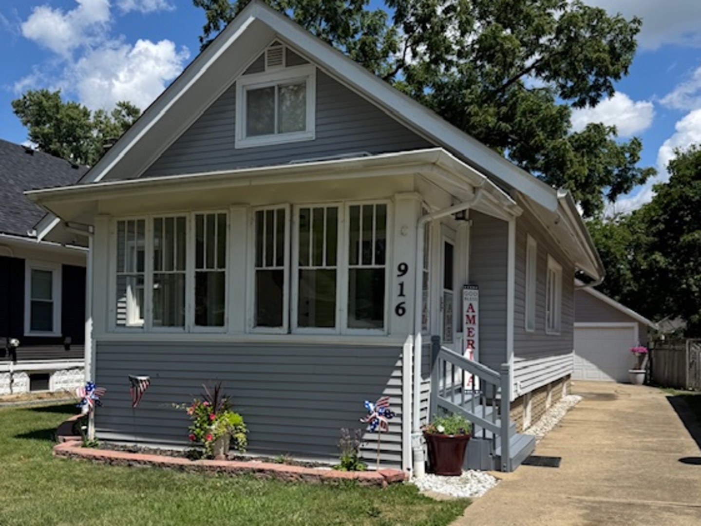 916 Pearl Street, Aurora, IL 60505