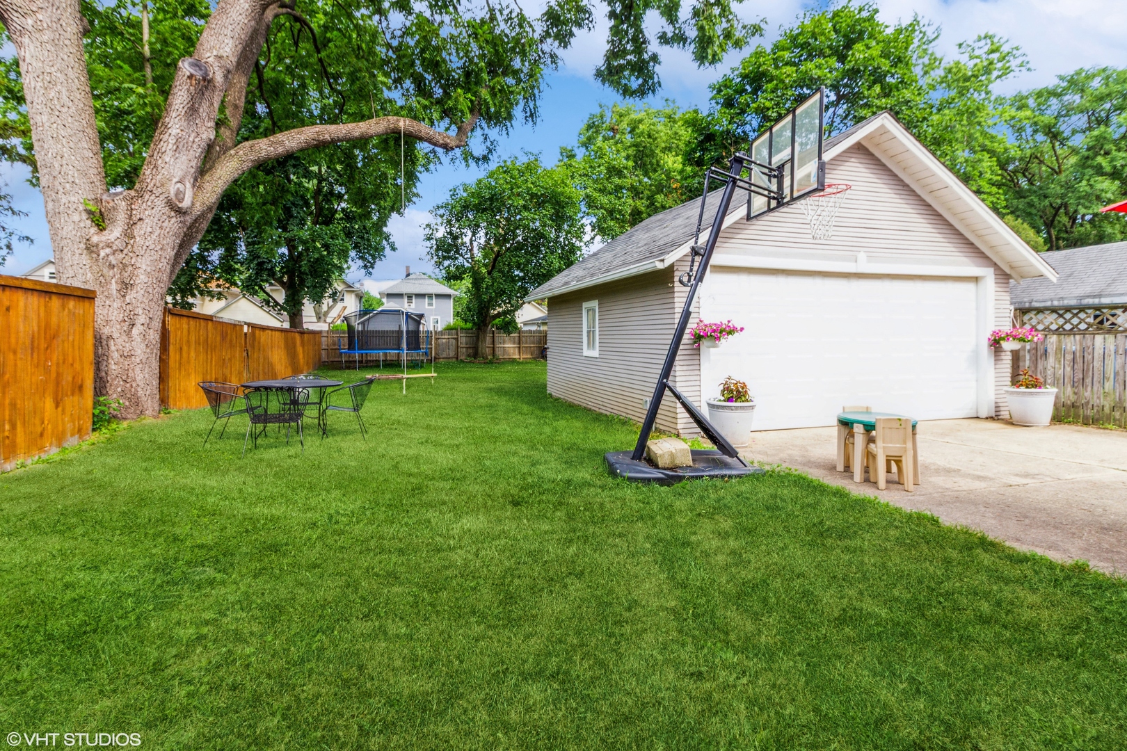 916 Pearl Street, Aurora, IL 60505