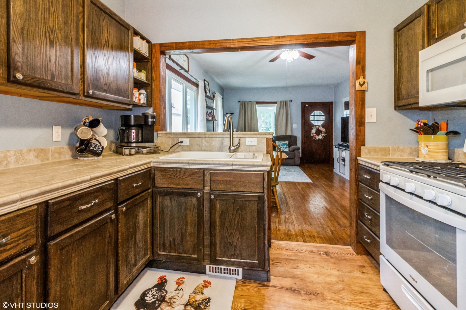 916 Pearl Street, Aurora, IL 60505