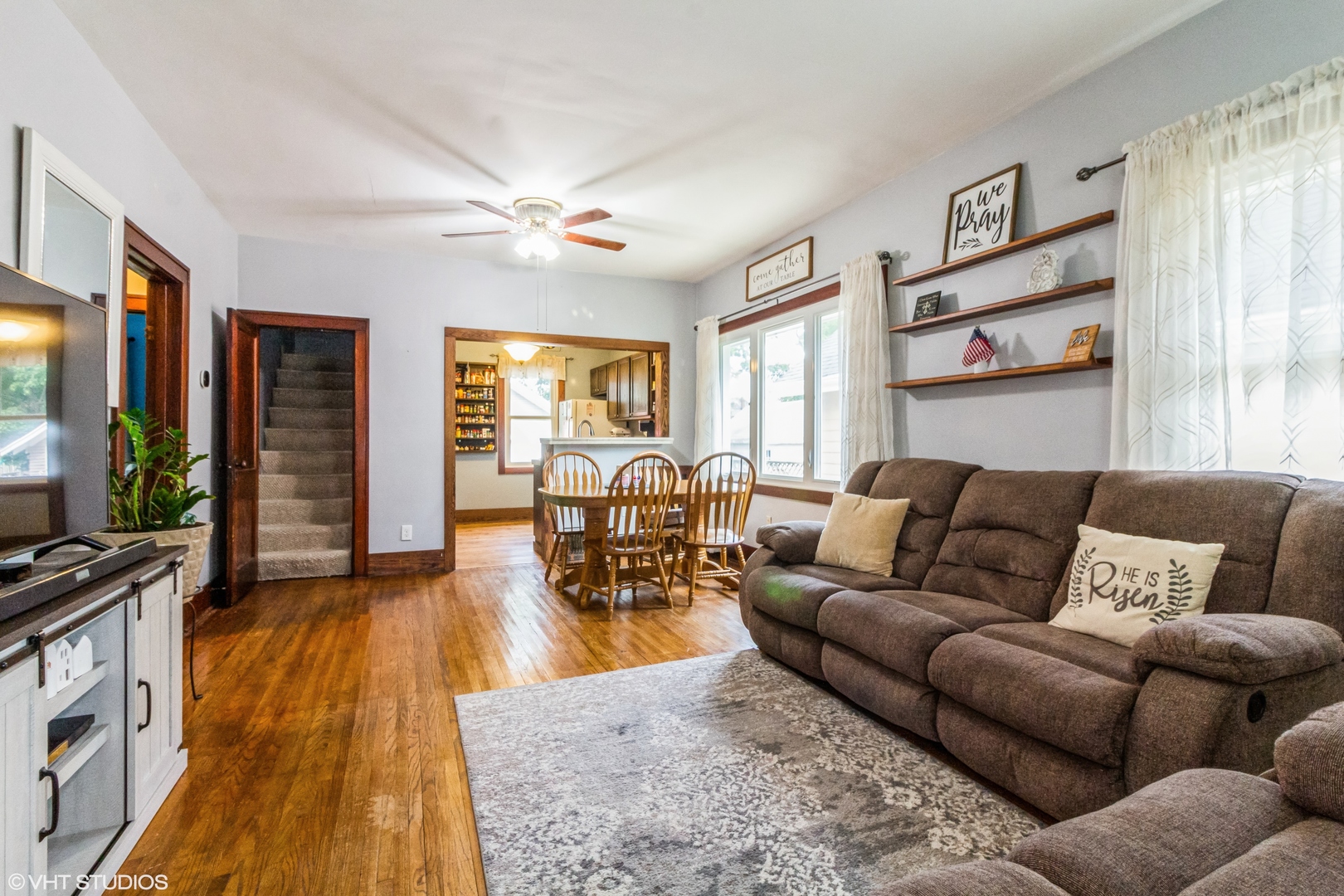 916 Pearl Street, Aurora, IL 60505