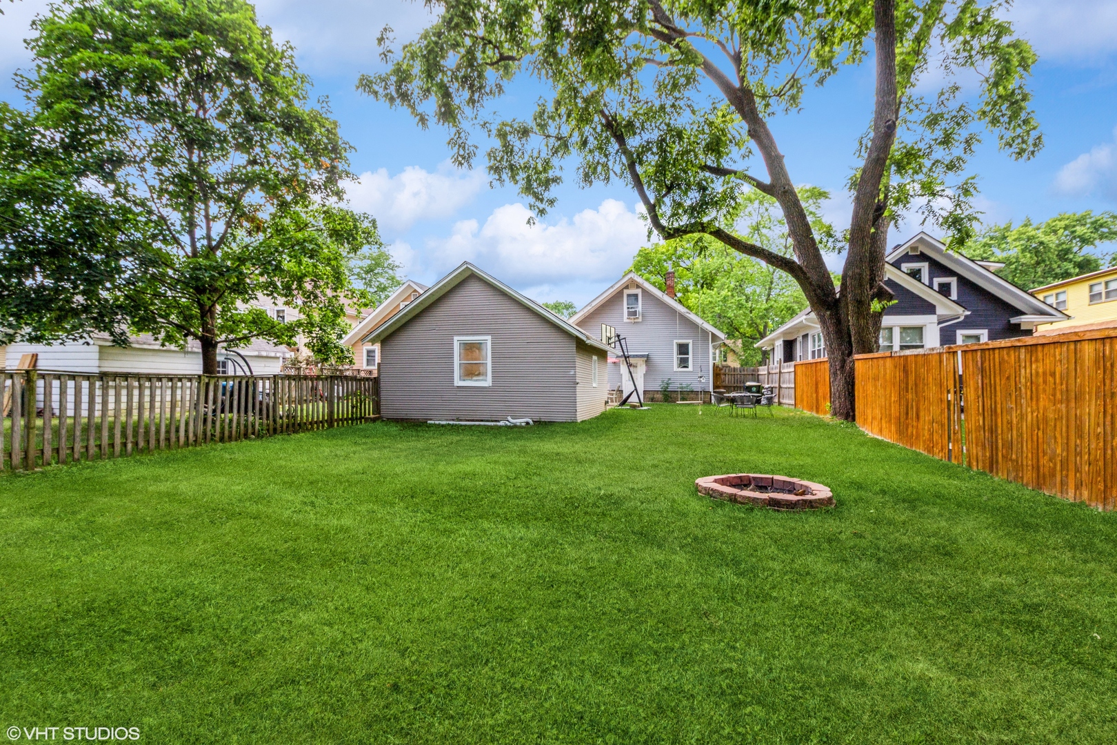 916 Pearl Street, Aurora, IL 60505