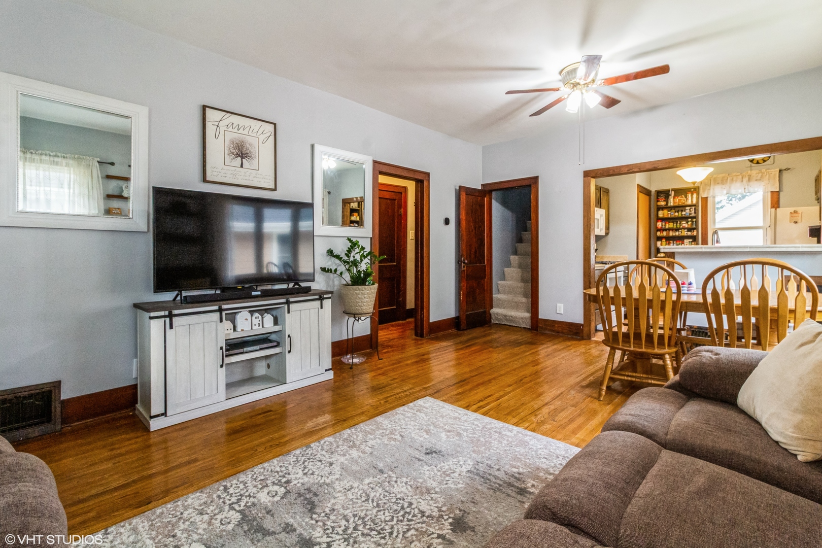 916 Pearl Street, Aurora, IL 60505