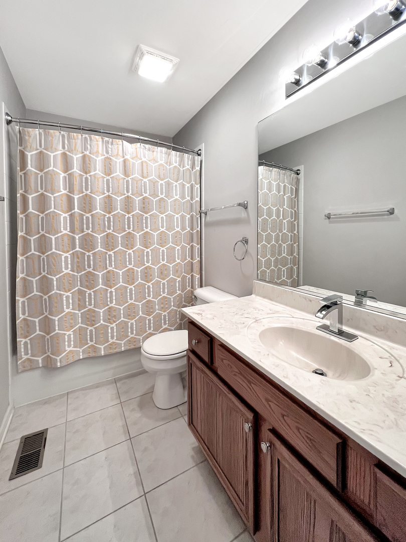 416 Farnsworth Circle, Port Barrington, IL 60010