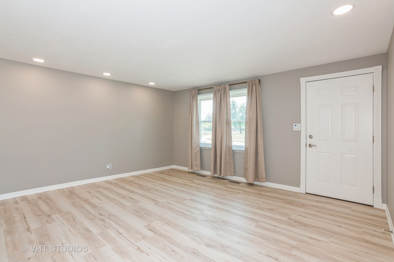 206 W Hartford Drive, Schaumburg, IL 60193