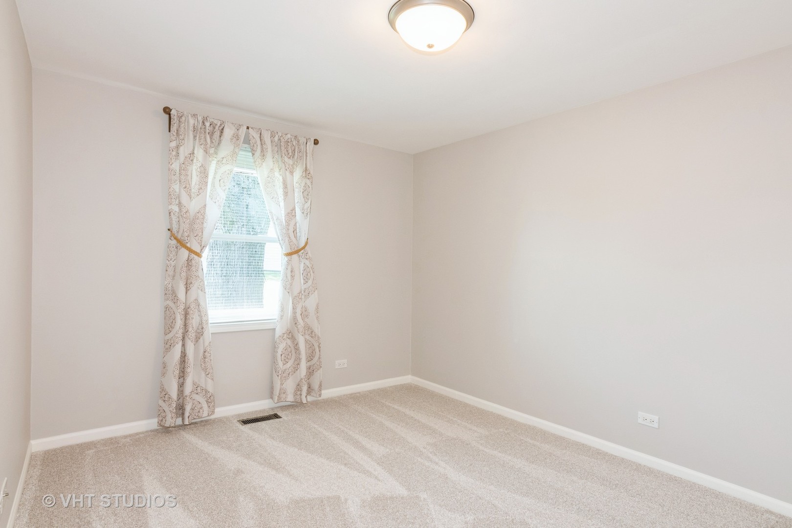 206 W Hartford Drive, Schaumburg, IL 60193