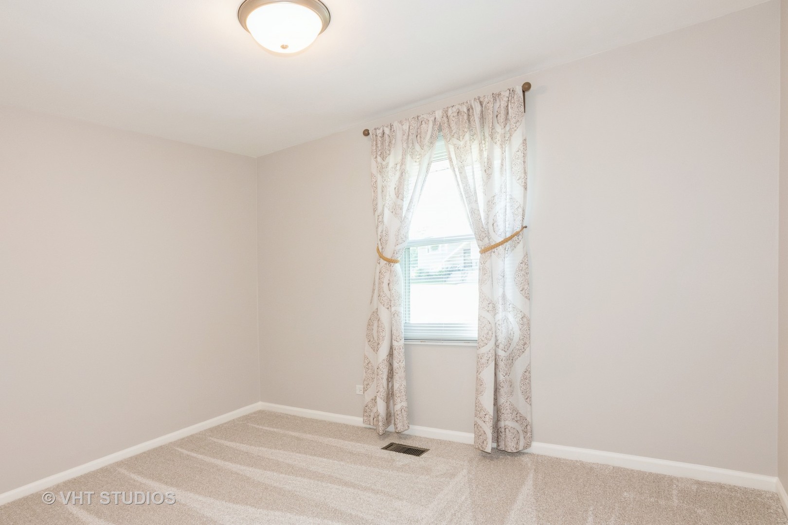 206 W Hartford Drive, Schaumburg, IL 60193