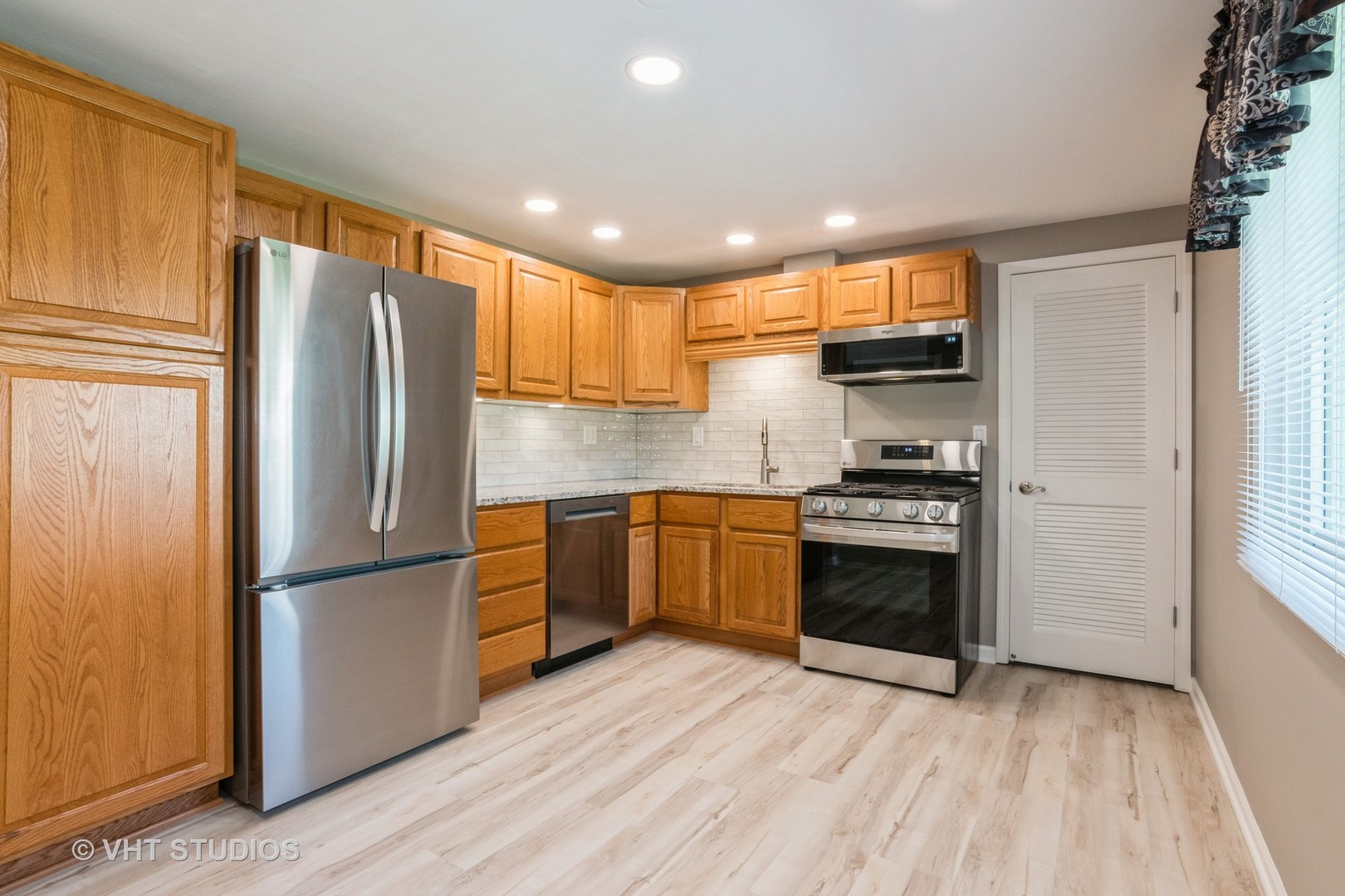 206 W Hartford Drive, Schaumburg, IL 60193