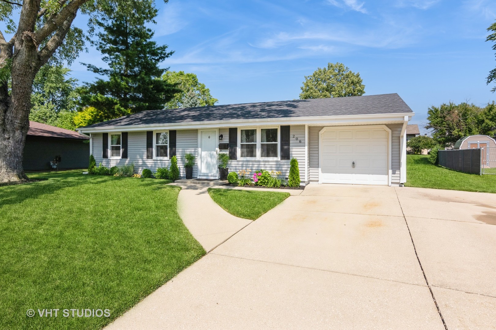 206 W Hartford Drive, Schaumburg, IL 60193