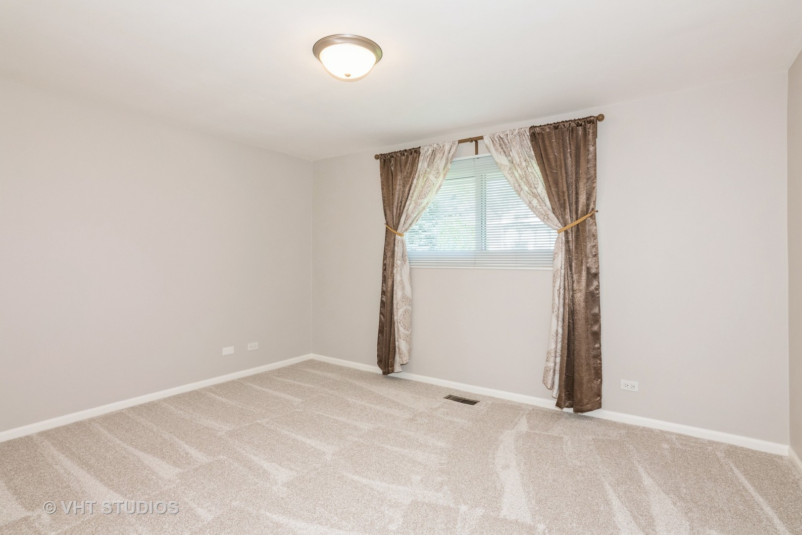 206 W Hartford Drive, Schaumburg, IL 60193