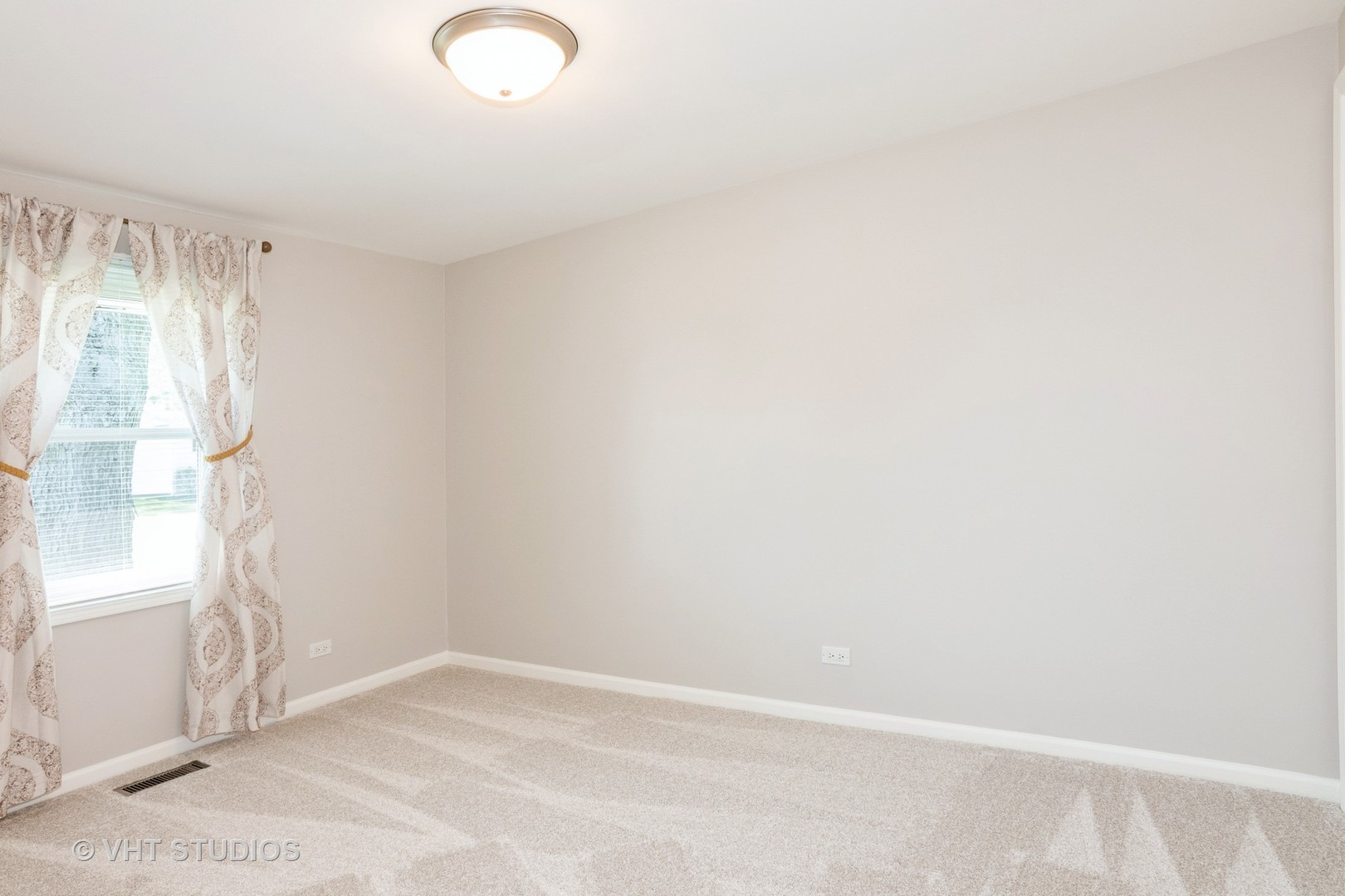 206 W Hartford Drive, Schaumburg, IL 60193