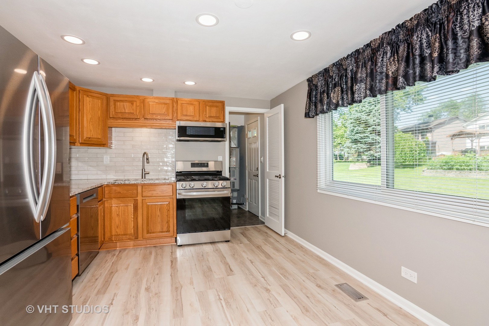 206 W Hartford Drive, Schaumburg, IL 60193
