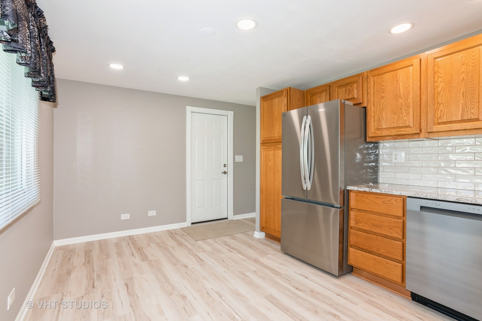 206 W Hartford Drive, Schaumburg, IL 60193