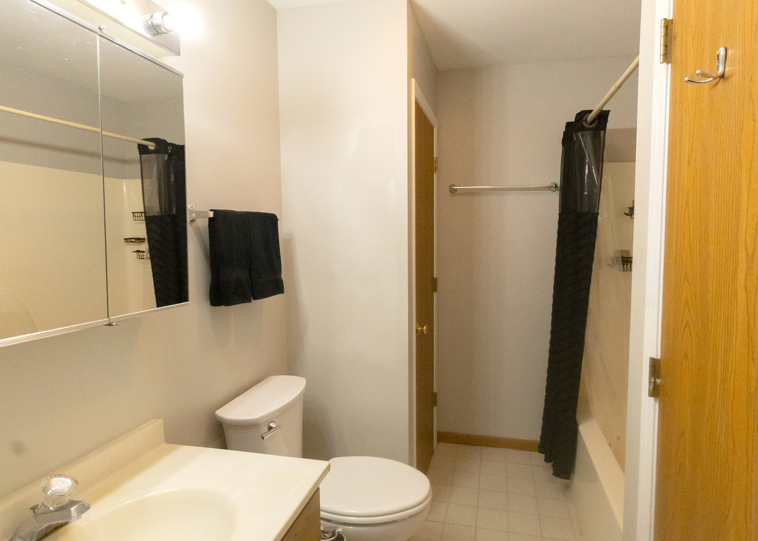 1373 Cunat Court #1B, Lake In The Hills, IL 60156