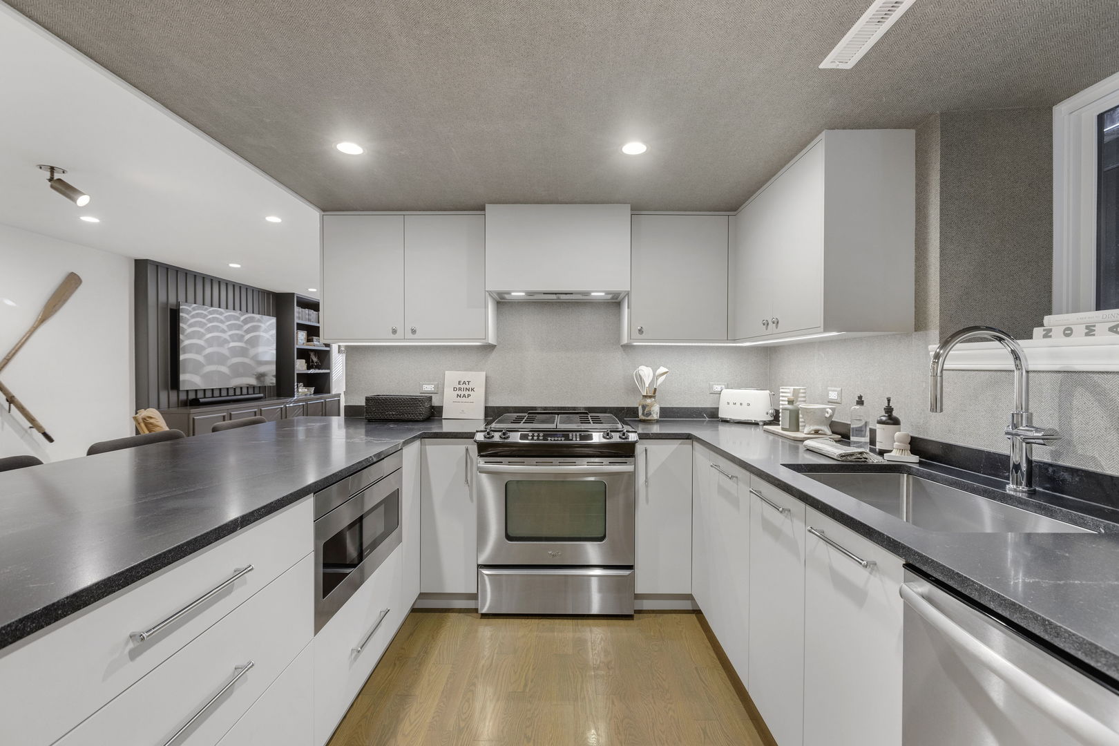 2038 N Seminary Avenue #G, Chicago, IL 60614
