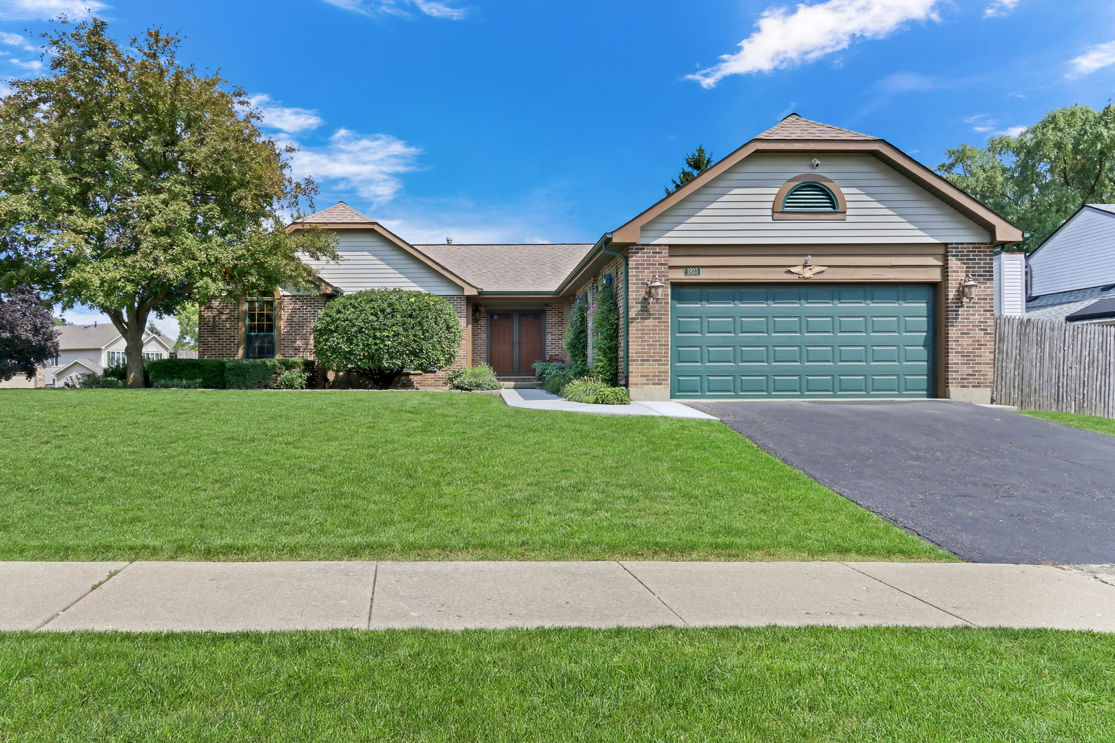 1925 Oaktree Trail, Lake Villa, IL 60046