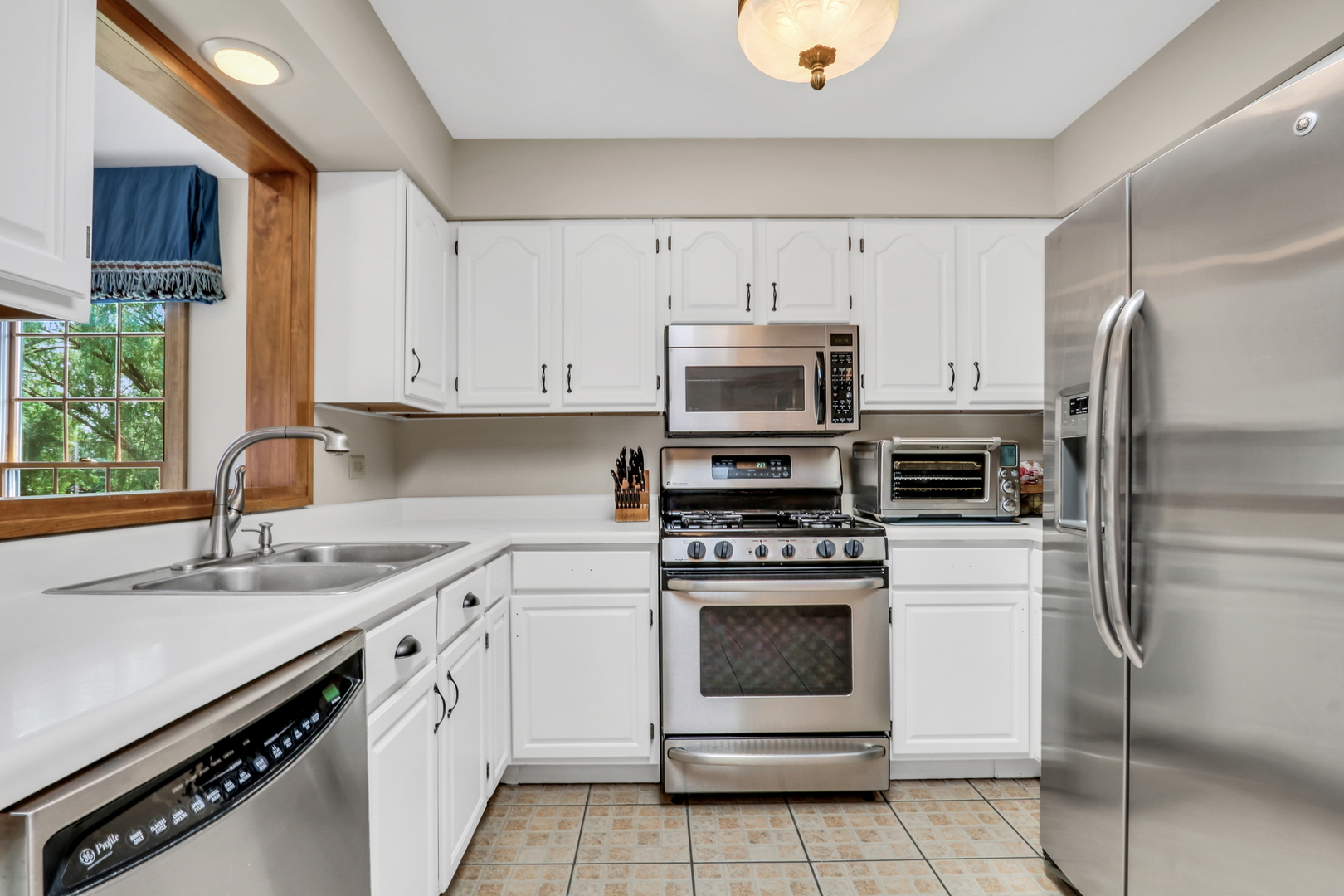 1925 Oaktree Trail, Lake Villa, IL 60046