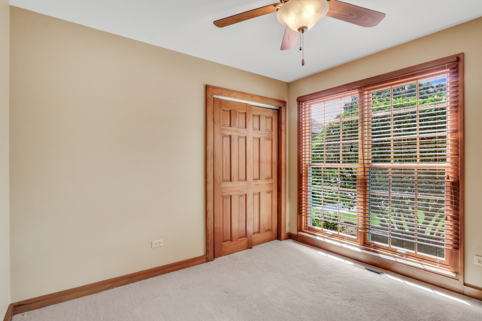 1925 Oaktree Trail, Lake Villa, IL 60046
