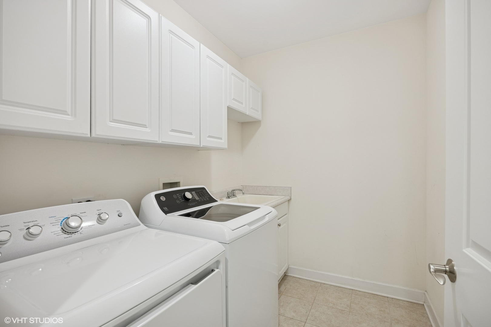 50 N Plum Grove Road #202E, Palatine, IL 60067