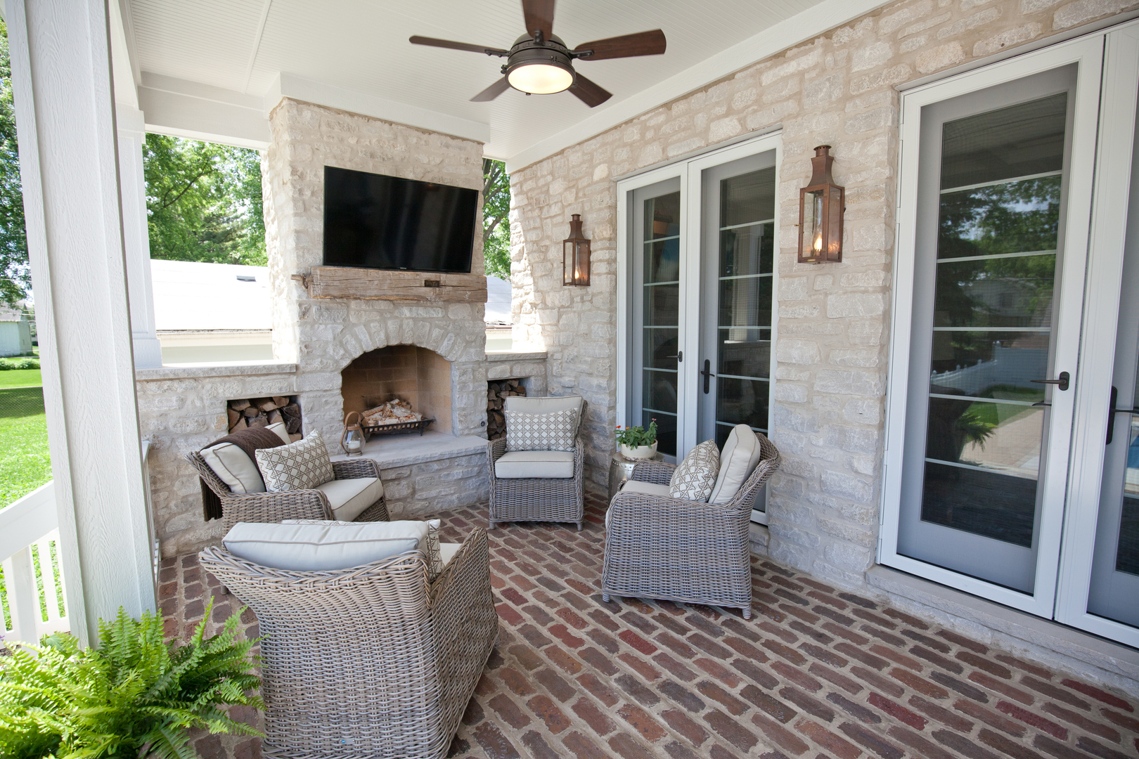 20 S Ewing Street, Naperville, IL 60540