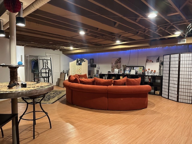 9081 Del Prado Drive, Palos Hills, IL 60465