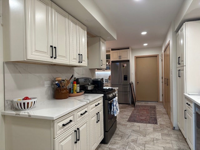 9081 Del Prado Drive, Palos Hills, IL 60465