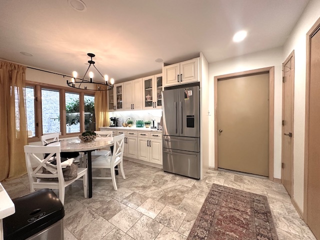 9081 Del Prado Drive, Palos Hills, IL 60465
