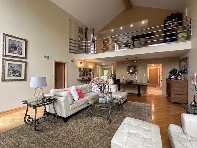 9081 Del Prado Drive, Palos Hills, IL 60465