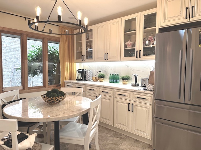 9081 Del Prado Drive, Palos Hills, IL 60465