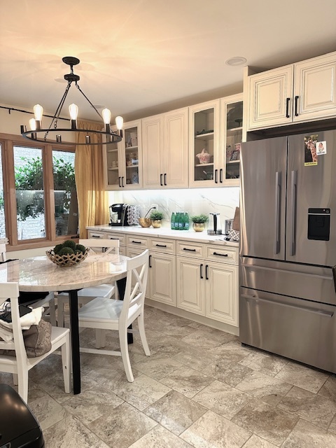 9081 Del Prado Drive, Palos Hills, IL 60465