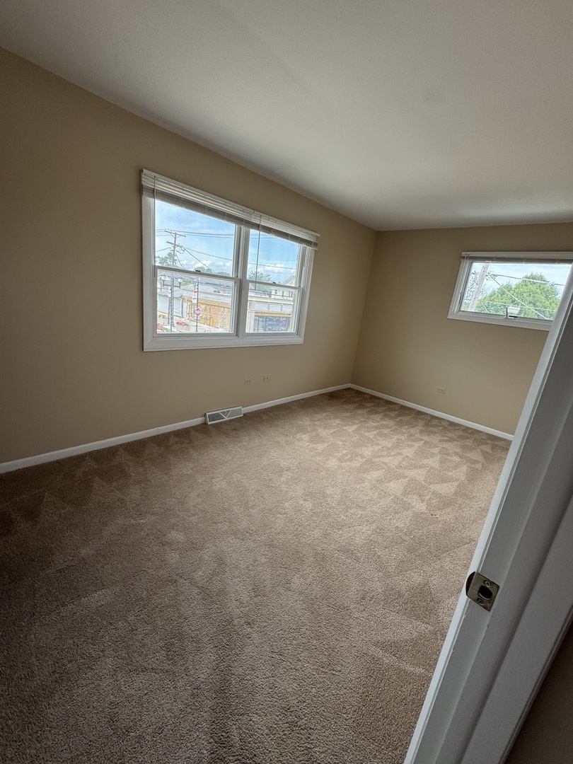 17 E Park Street #1, Mundelein, IL 60060