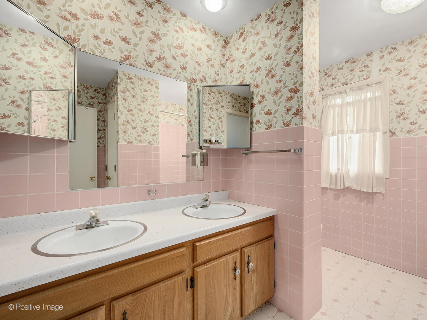 1106 E North Path, Wheaton, IL 60187