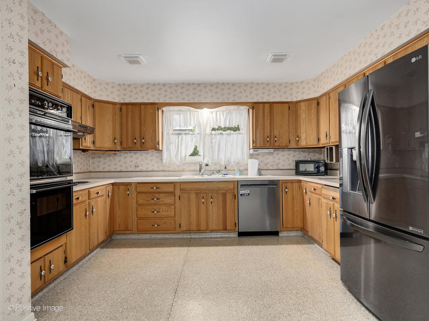 1106 E North Path, Wheaton, IL 60187