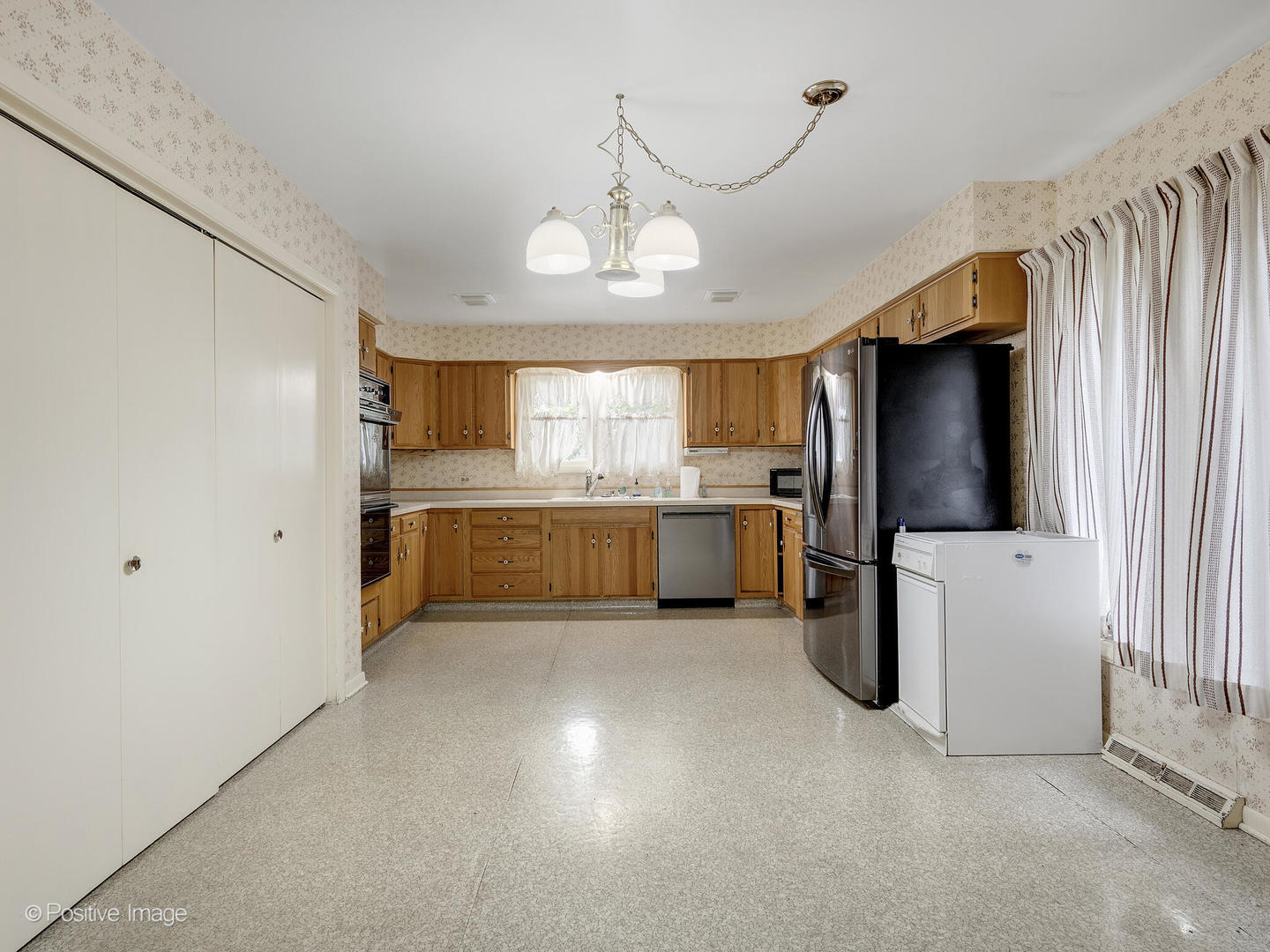 1106 E North Path, Wheaton, IL 60187