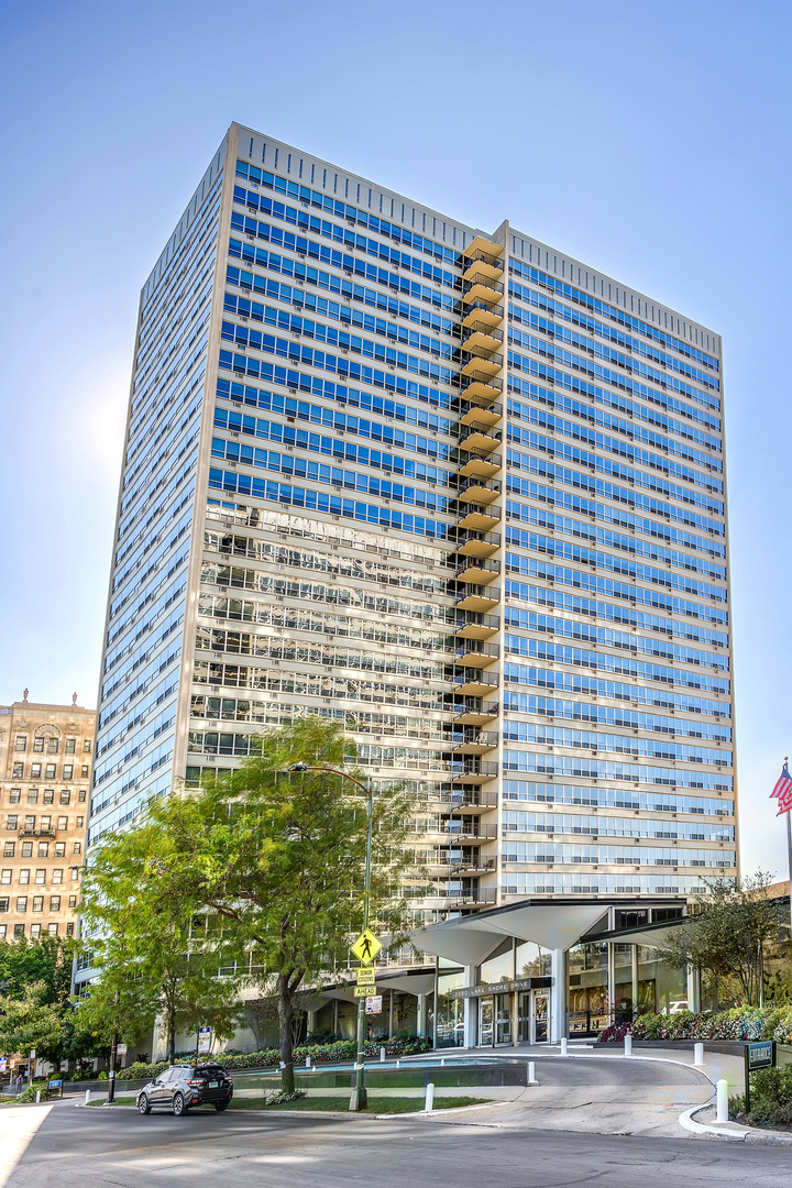 3550 N Lake Shore Drive #1725, Chicago, IL 60657