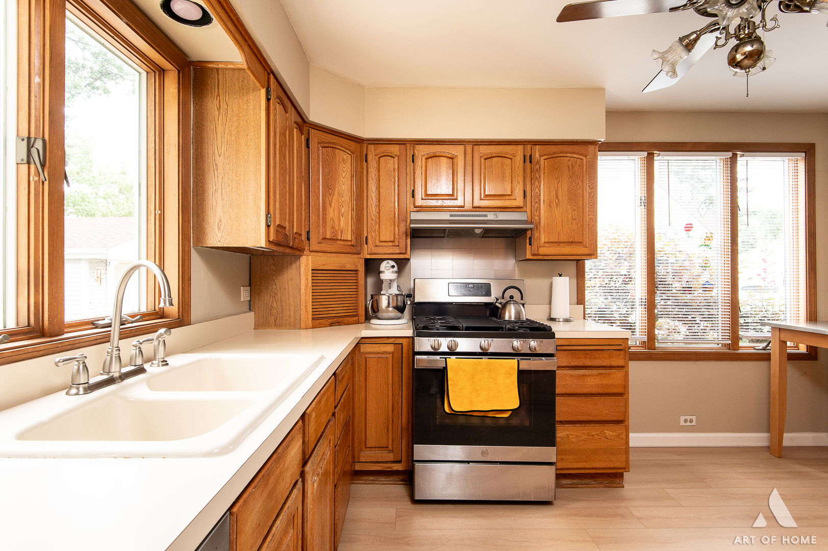421 W Verret Street, Elmhurst, IL 60126