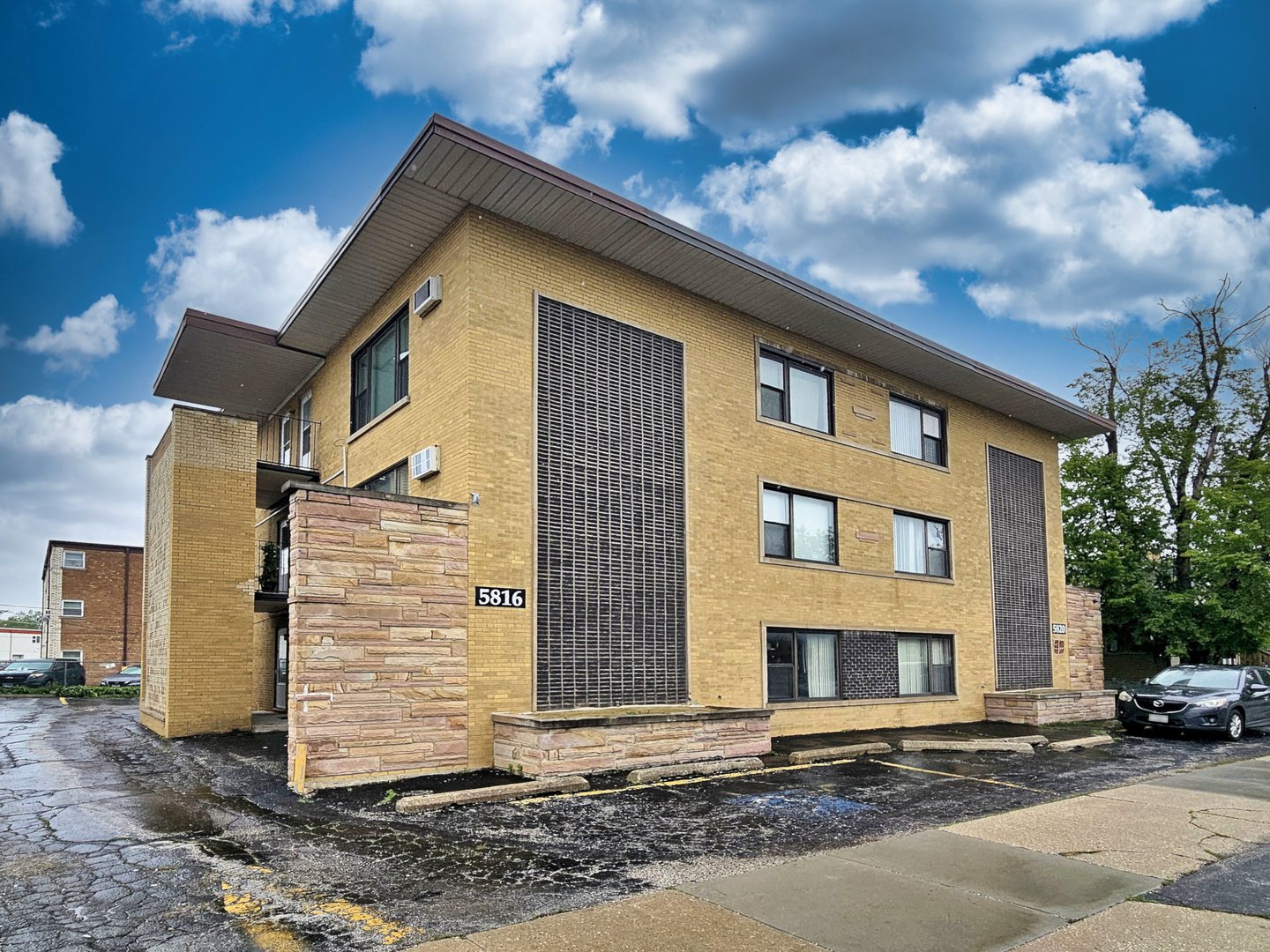 5816 N Nagle Avenue #B, Chicago, IL 60646