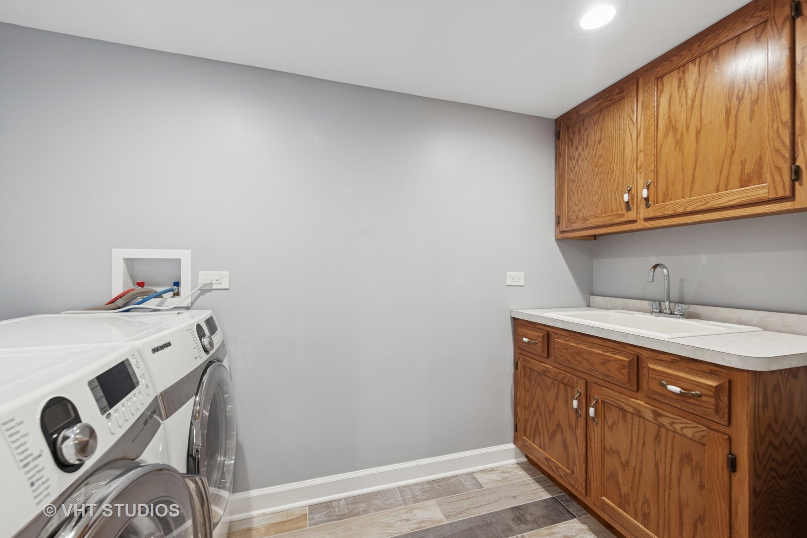 2249 kenyon Court, Aurora, IL 60502