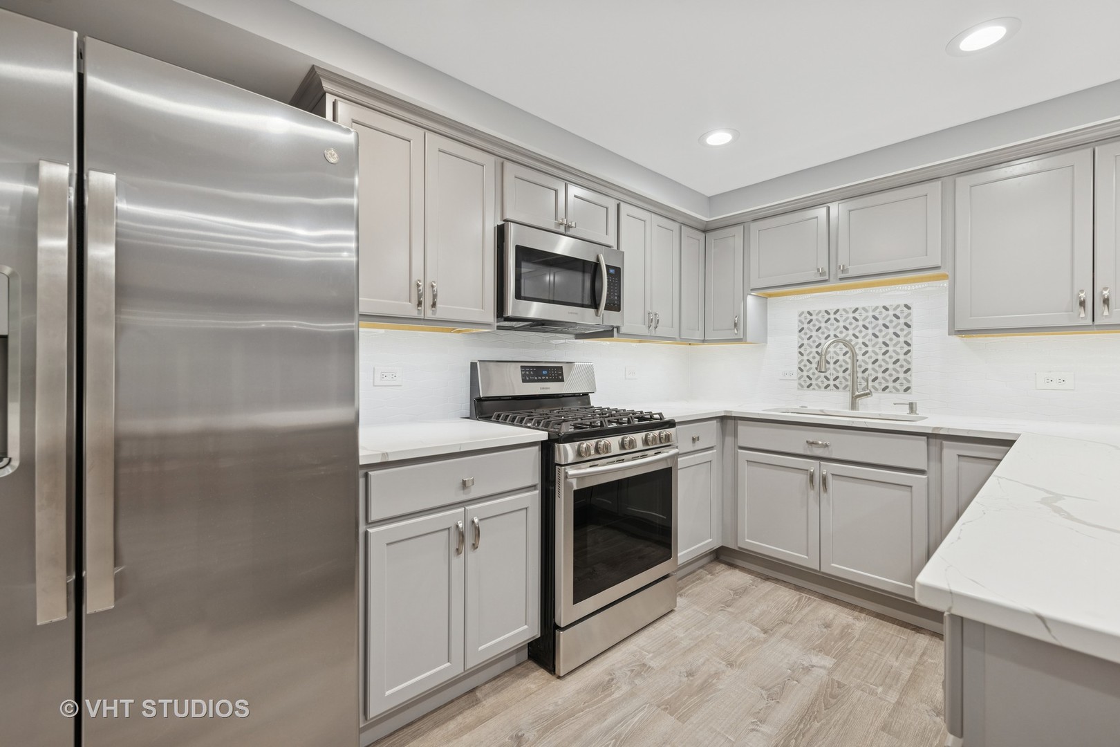 2249 kenyon Court, Aurora, IL 60502