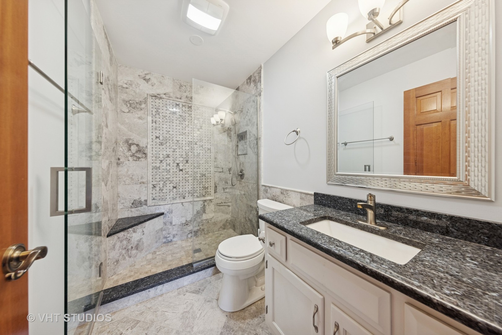 2249 kenyon Court, Aurora, IL 60502