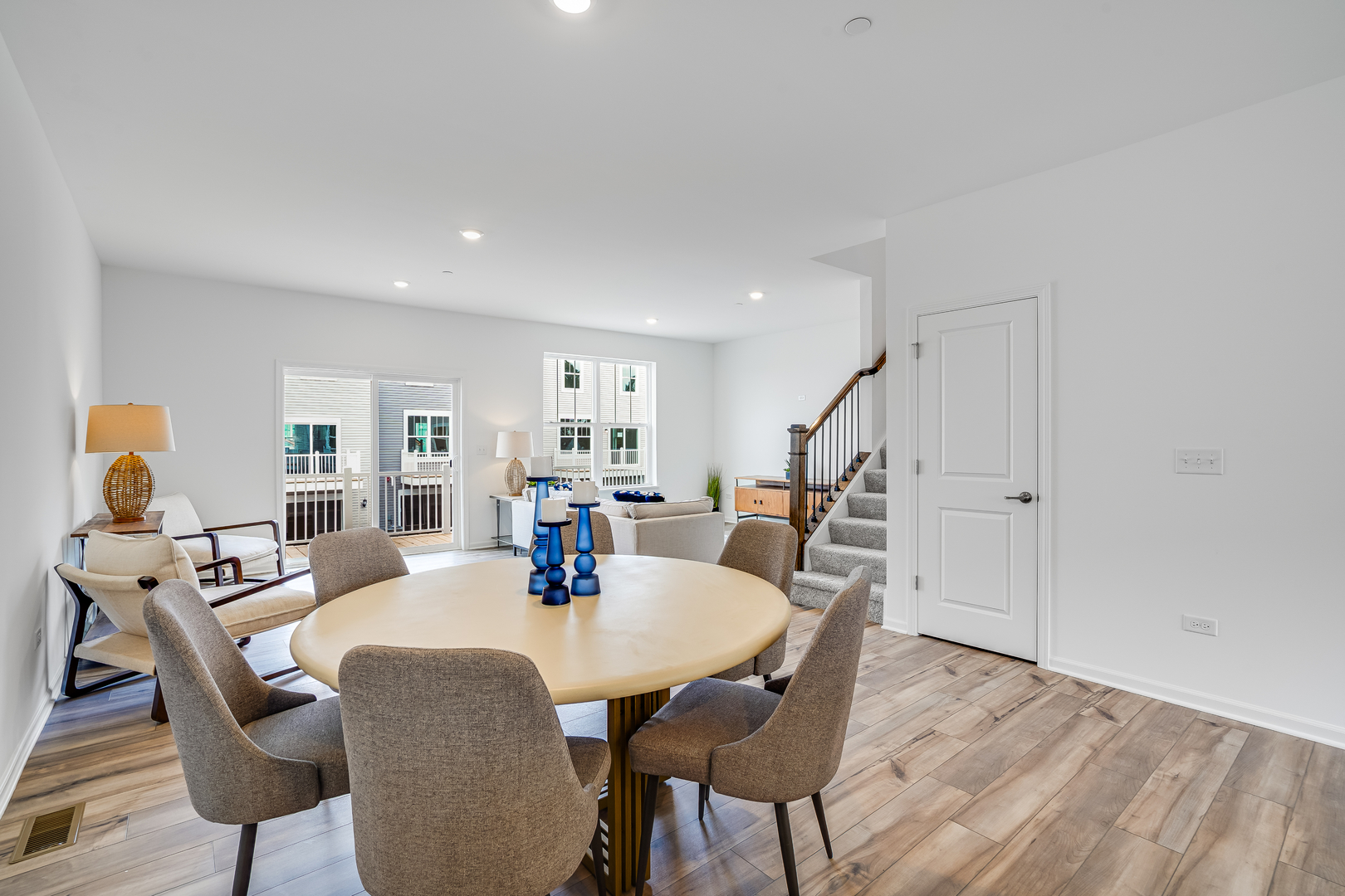 225 Settlers Place, West Dundee, IL 60118