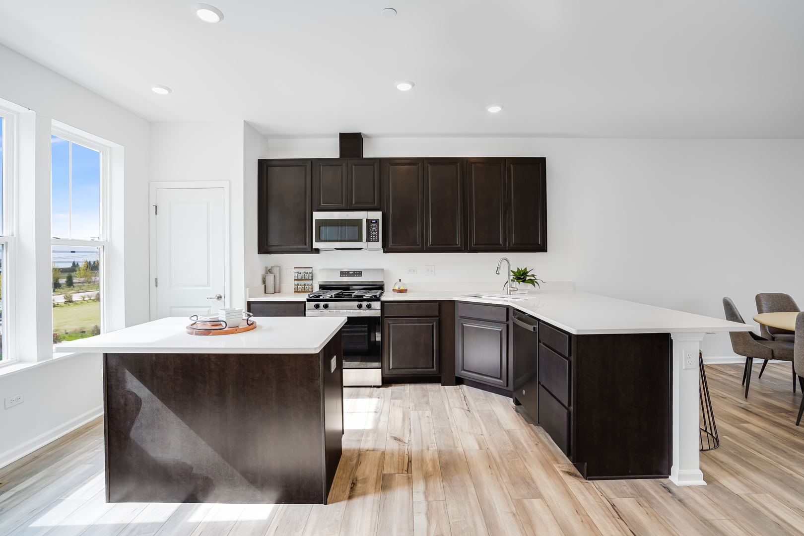 225 Settlers Place, West Dundee, IL 60118