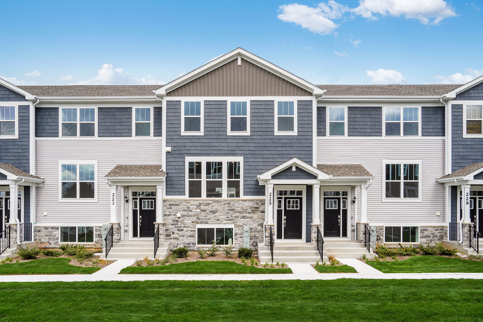 225 Settlers Place, West Dundee, IL 60118