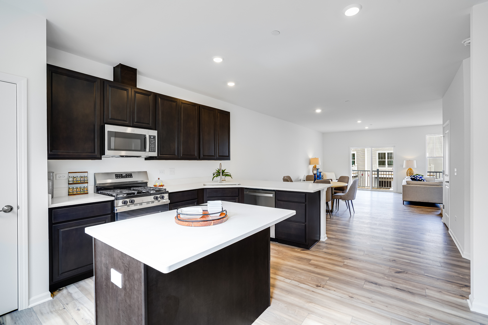 225 Settlers Place, West Dundee, IL 60118