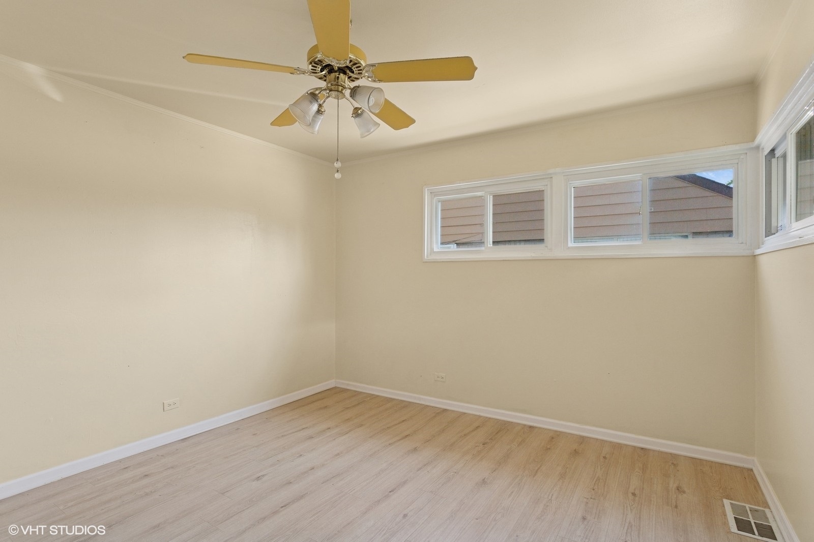 1113 Bristol Avenue, Westchester, IL 60154