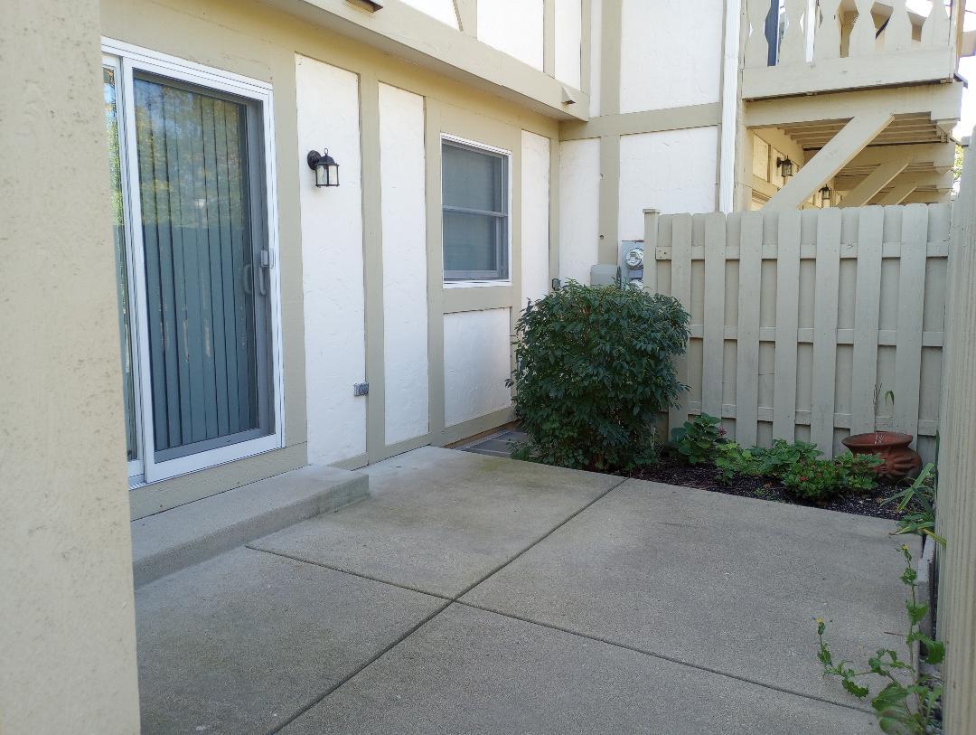 110 Queens Cove, Barrington, IL 60010