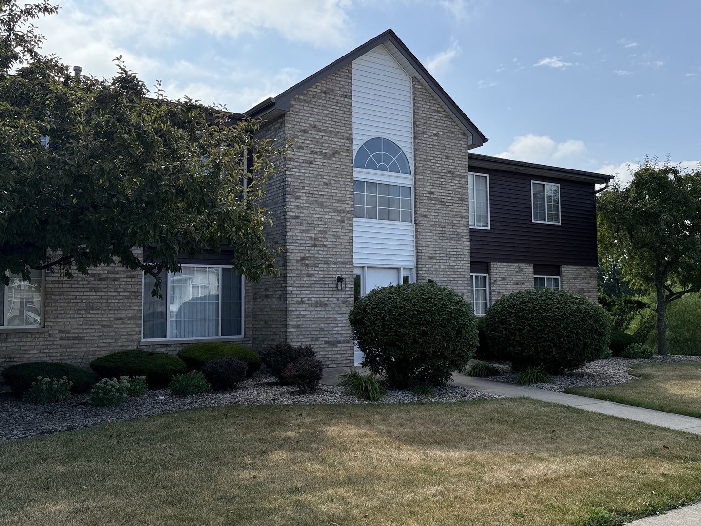 1411 BERTA Drive #2N, Crest Hill, IL 60403