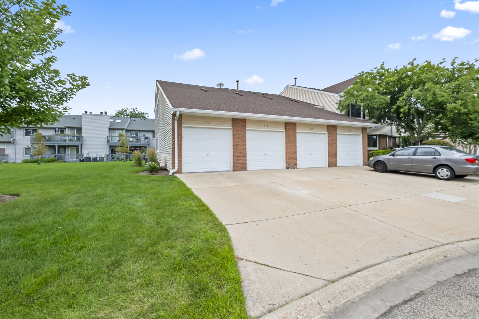112 Autumn Court #112, Buffalo Grove, IL 60089