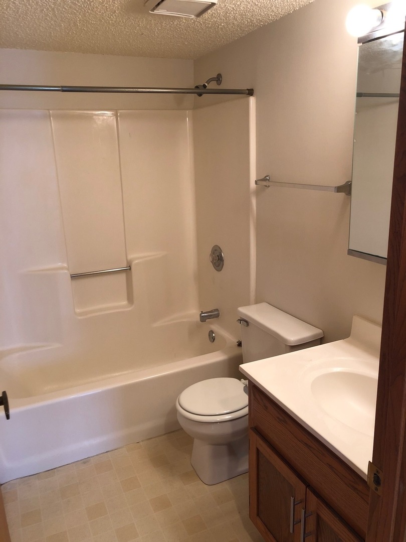 868 N Prairie Avenue #1D, Joliet, IL 60435