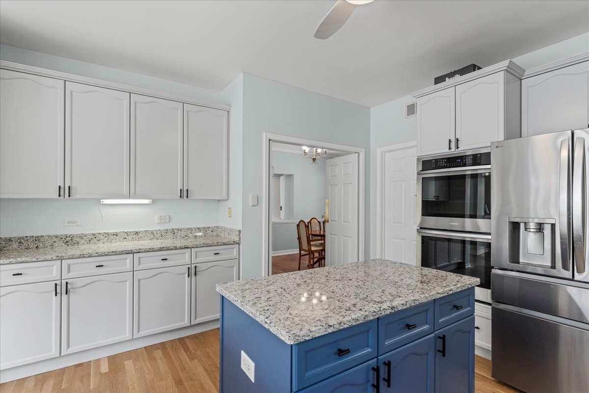 6191 Oakmont Lane, Gurnee, IL 60031