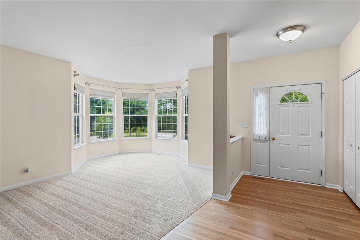 6191 Oakmont Lane, Gurnee, IL 60031